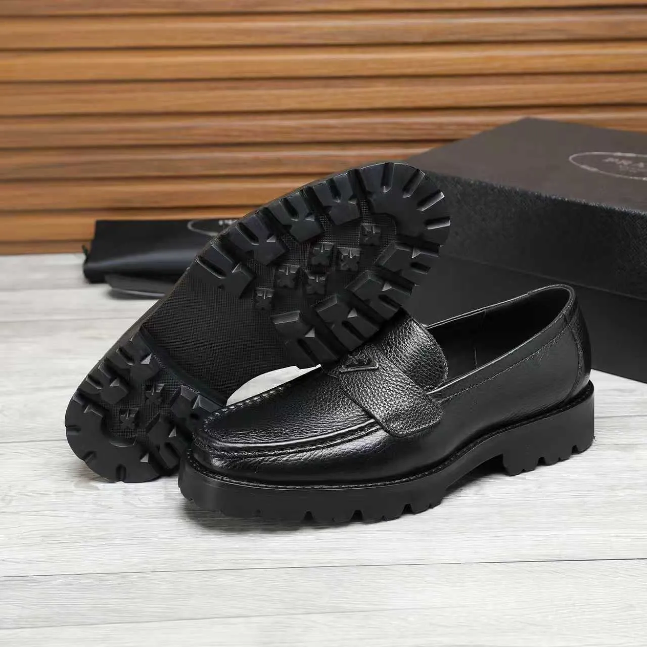 Men's shoes 💰540 💰💰🎩🎩【Prada】Counter 1:1⬆️original reproduction, absolute quality🆗original outsole, high-quality imported rubber, wear-resistant and non-slip, never degummed, upper material: imported first-layer cowhide➕anti-slip foam outsole, official website material, inner material: water-dyed leather lining, 6 colors available! Code number 38-45